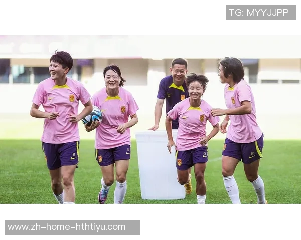 足球红哨的背后故事与裁判的艰辛旅程揭秘 足球红哨的背后故事与裁判的艰辛旅程揭秘